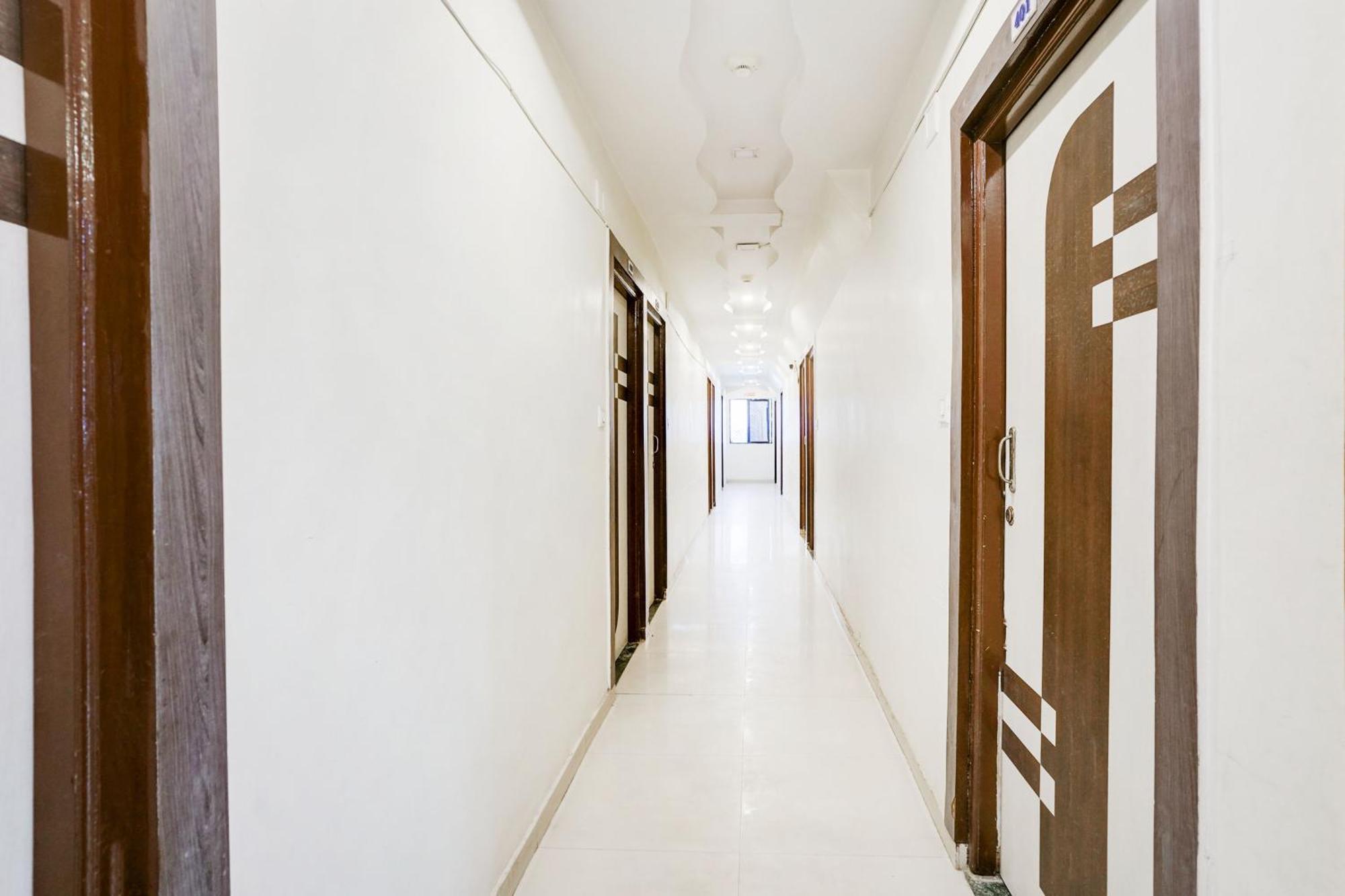 Hotel O Vanya Palace アーメダバード エクステリア 写真